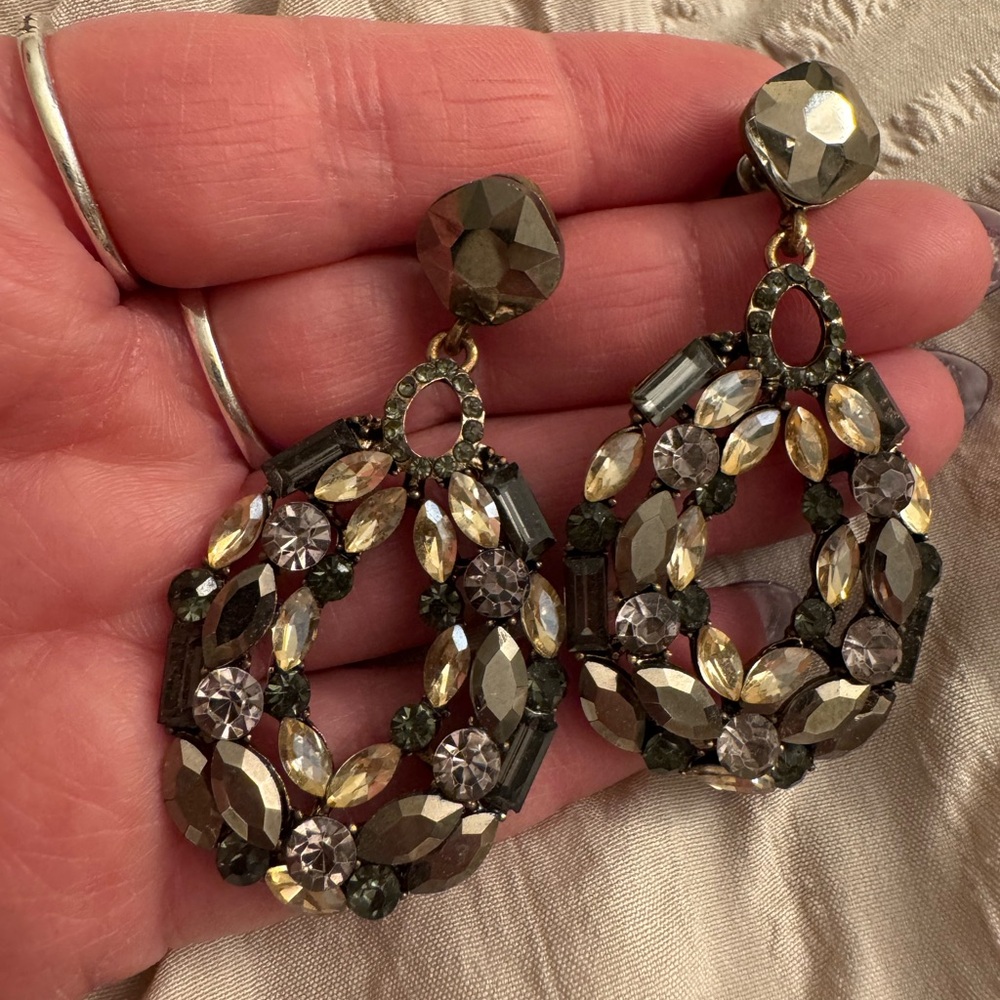 Gold tan brown ish earrings
